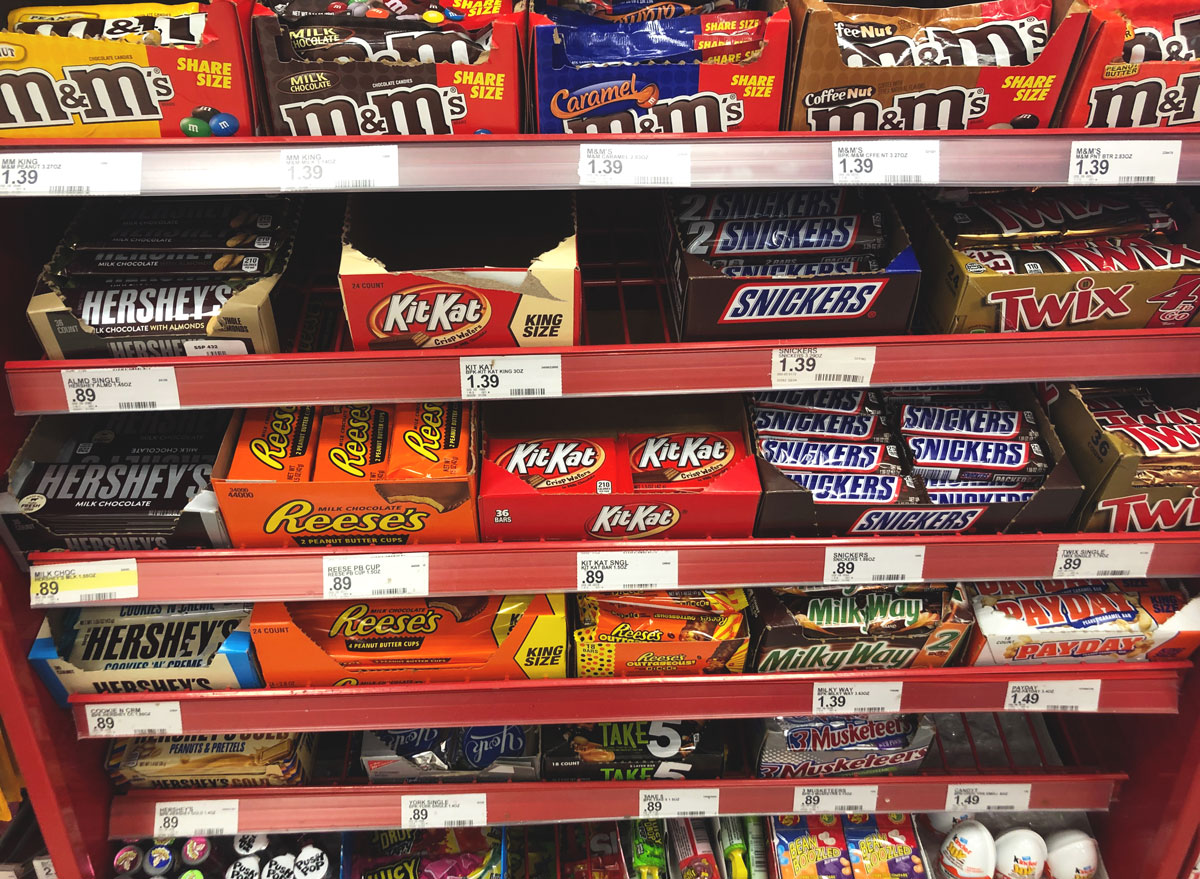 falskhed Mechanics Retaliate The Most Popular Candy Bars in America — Eat This Not That