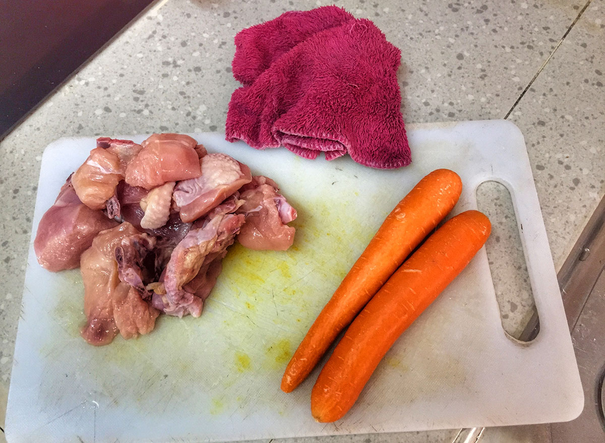 cross contamination on cutting board