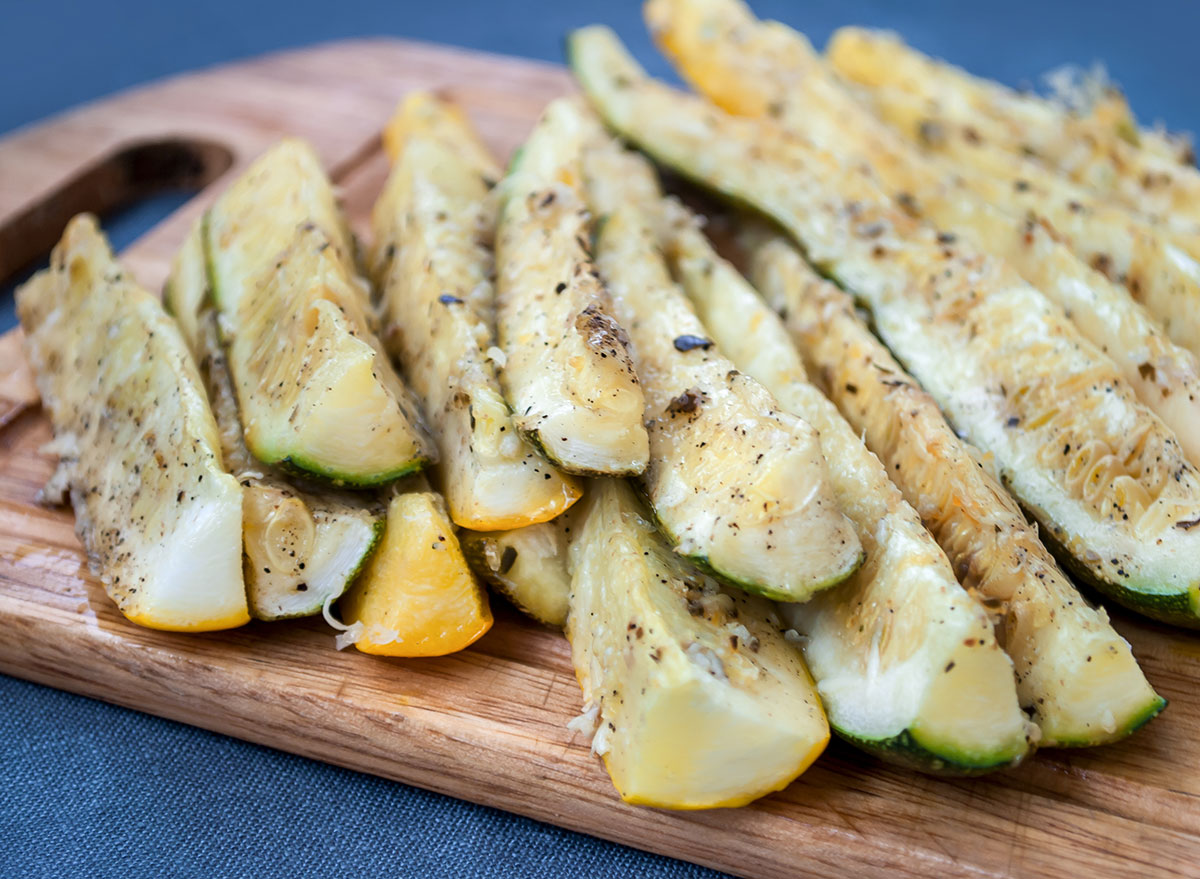 garlic parmesan roasted zucchini