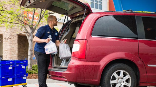 Walmart Just Announced It S Pausing Its Pilot Inhome Delivery Service