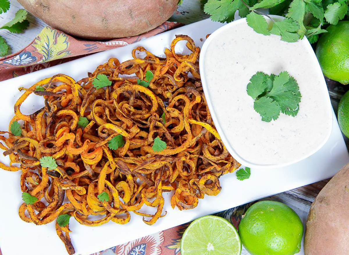 How to Spiralize an Onion & Healthy Onion Rings - Inspiralized