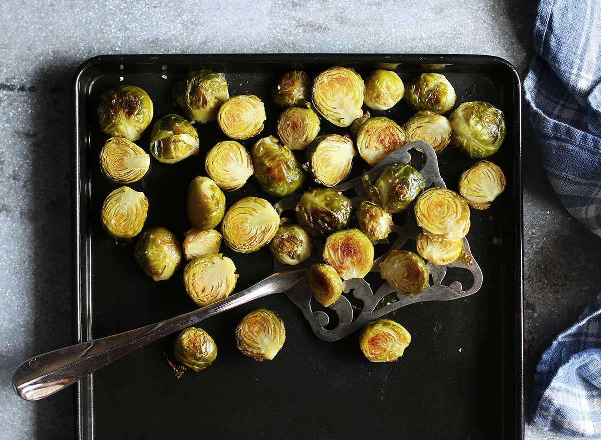 brussel-sprouts-on-pan-roasted-folate-food