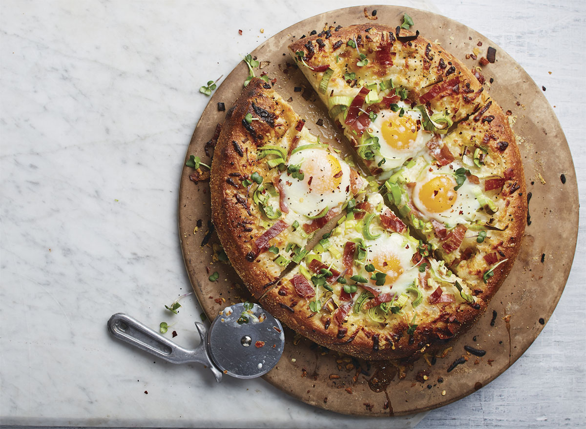 egg pizza with the sun side up