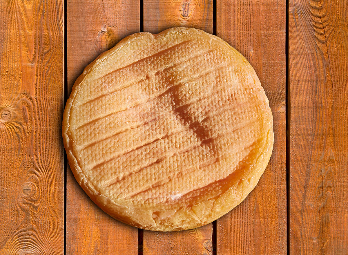 torta de casar cheese on wooden background