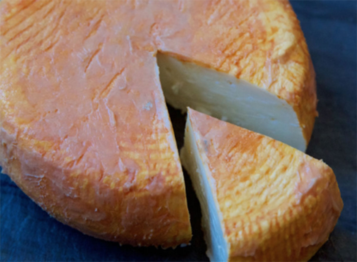 cut u pecorinu cheese block