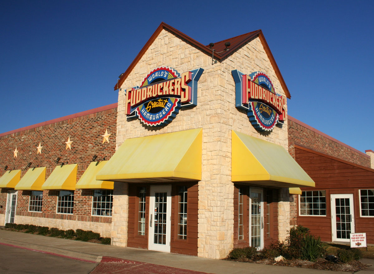 Fuddruckers restaurant