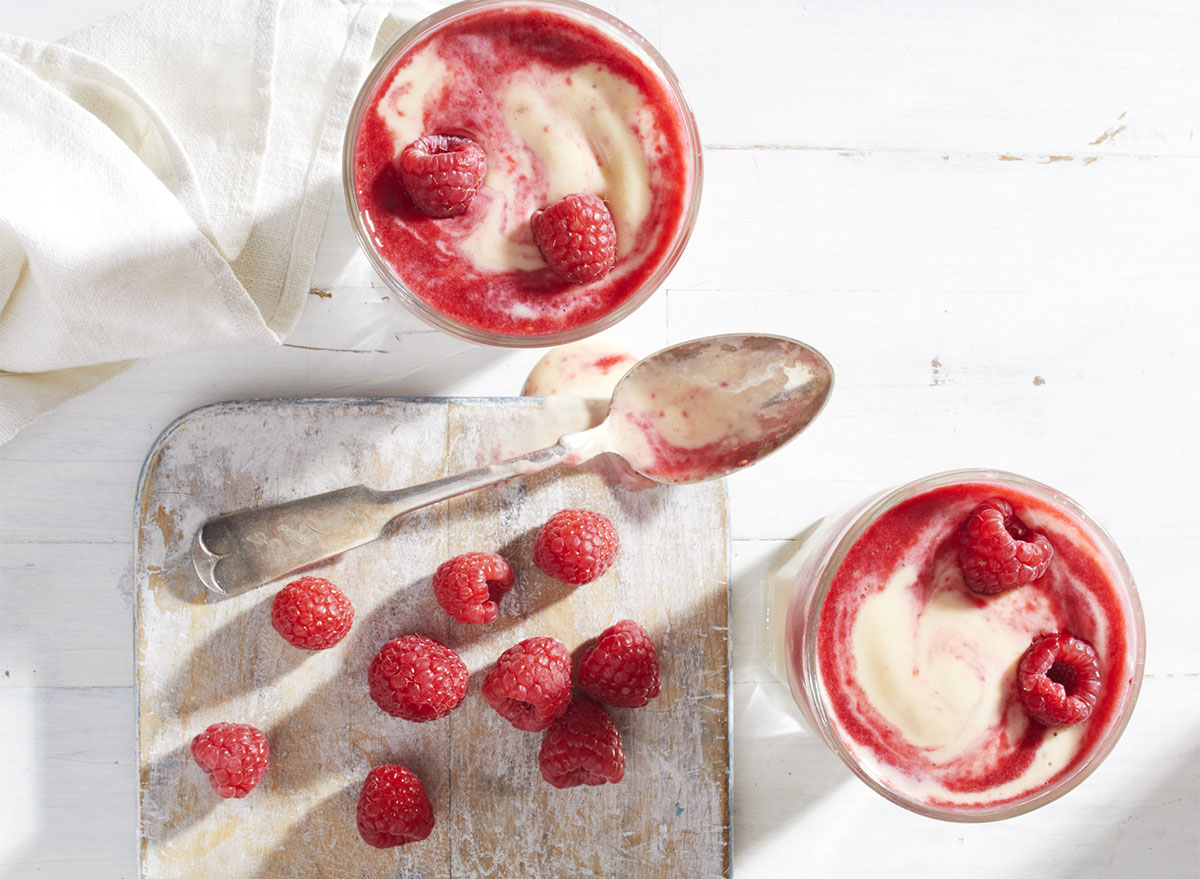 raspberry peach swirled smoothies