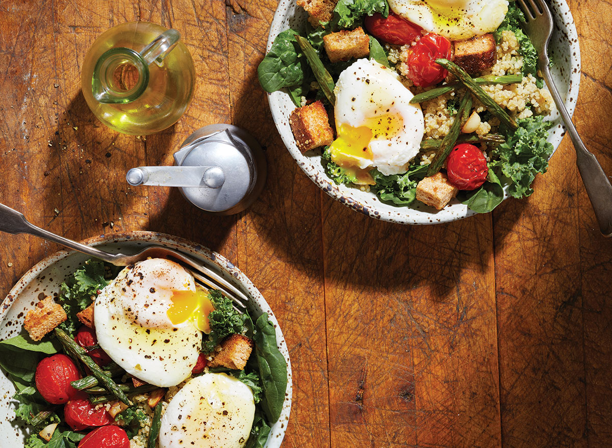 Poached Egg Salad: Deliciously Simple Powerhouse of Nutrition