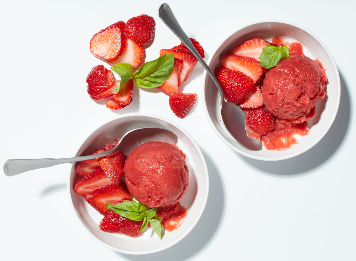 A Light & Low-Calorie Strawberry Rhubarb Ice Recipe — Eat This Not That