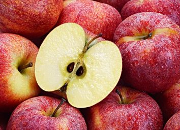 https://www.eatthis.com/wp-content/uploads/sites/4/2019/08/apples-seeds.jpg?quality=82&strip=all&w=354&h=256&crop=1