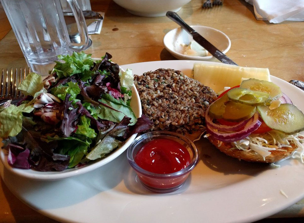 Cheesecake factory skinnylicious veggie burger side salad