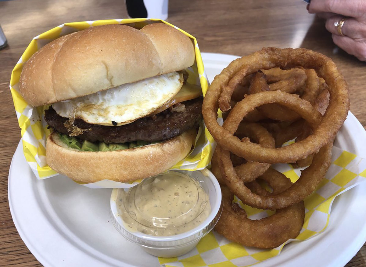 do-bs creole gouda burger best burger in kansas with onion rings