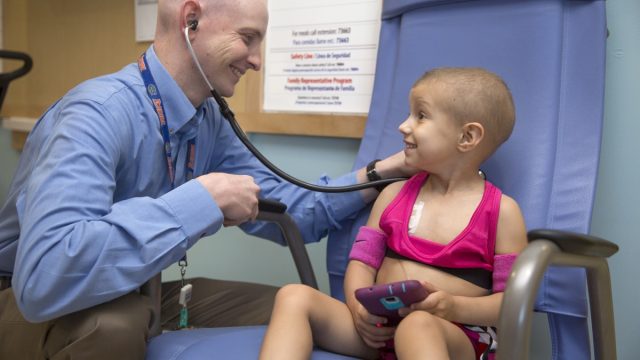 Here Are The Signs Of Childhood Cancer From A Doctor Who Survived It Eat This Not That
