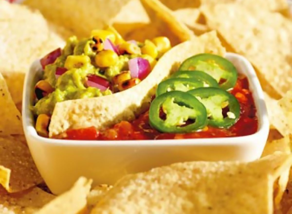 red robin salsa guac chips