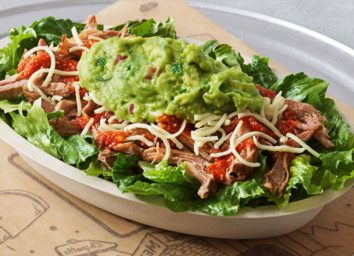 carnitas salad chipotle