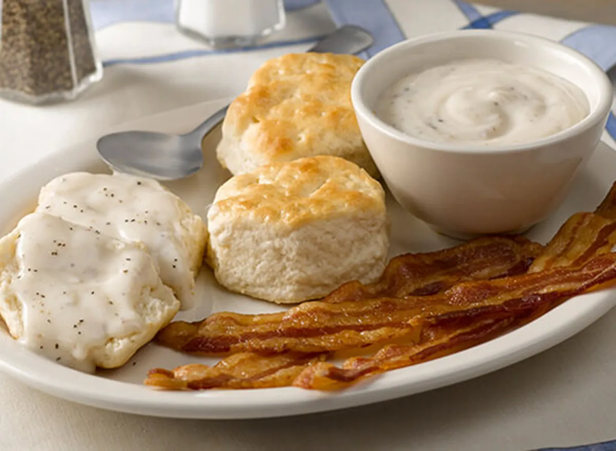 cracker barrel biscuits and gravy