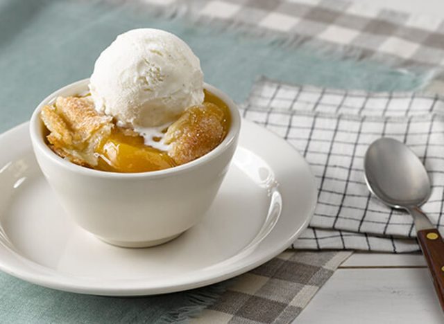 cracker barrel peach cobbler dessert