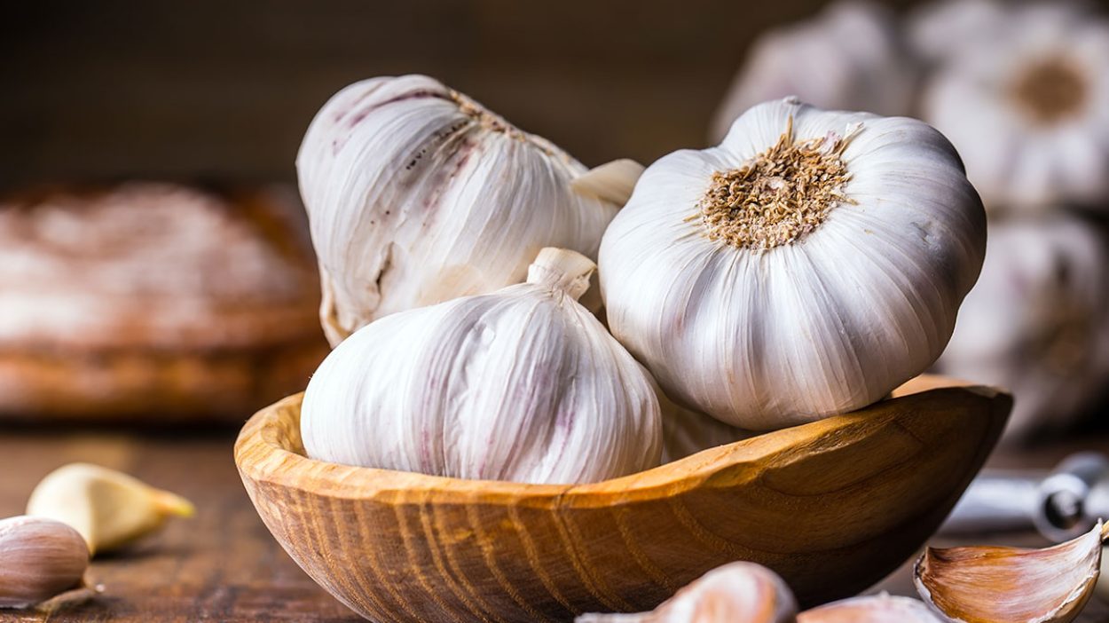 How to Cut Garlic the Right Way, According to a Chef Eat This Not That