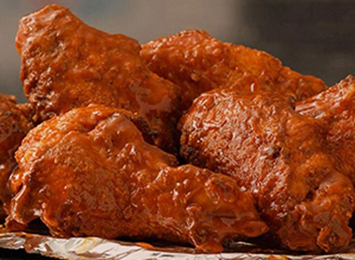 dominoes hot wings