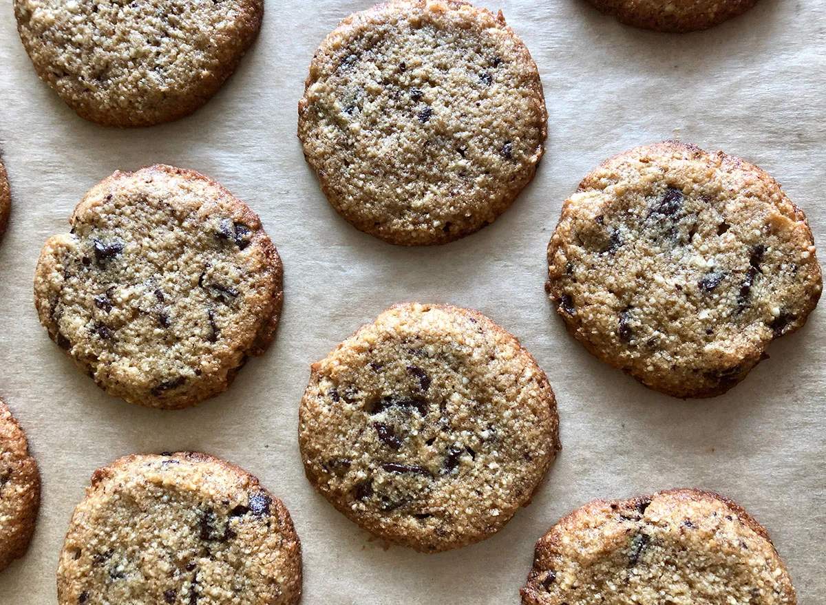 keto chocolate chip cookies