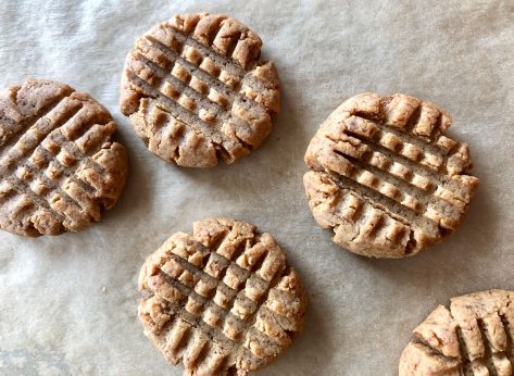 The Easiest Keto Peanut Butter Cookies Recipe