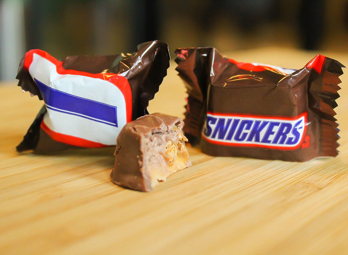 snickers halloween candy 100 calories