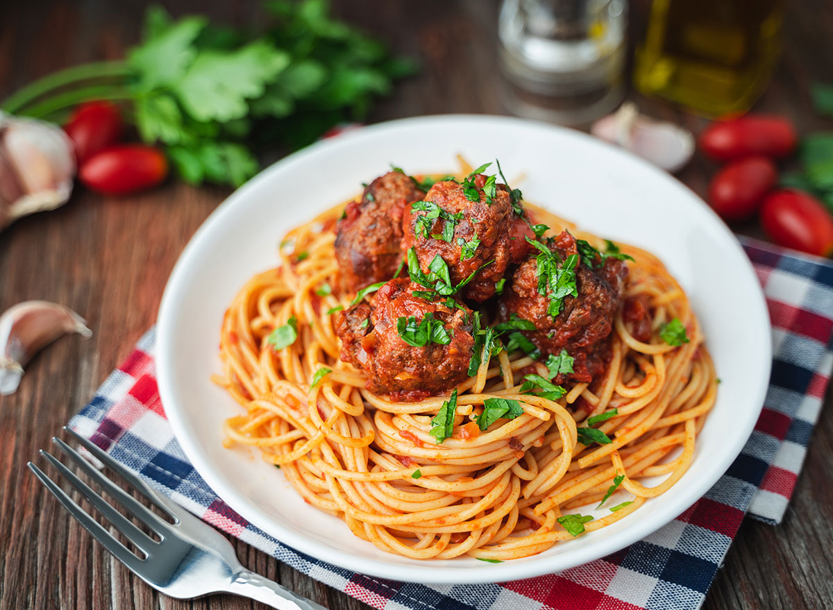 spagečiai su mėsos kukuliais