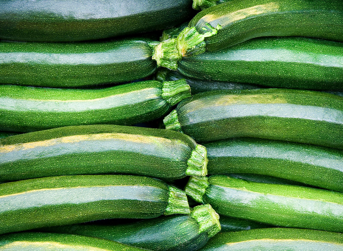 rows of spineless beauty squash