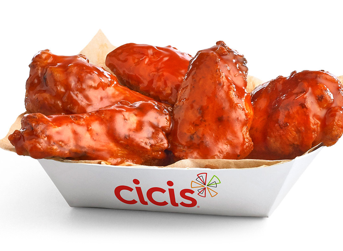 cicis hot buffalo wings in cici's to-go container