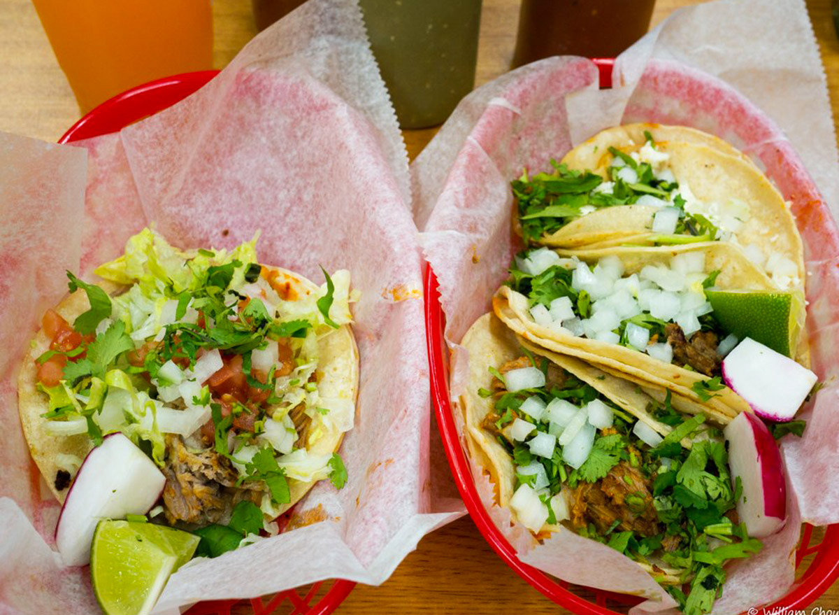 delaware el pique two plastic baskets with tacos inside