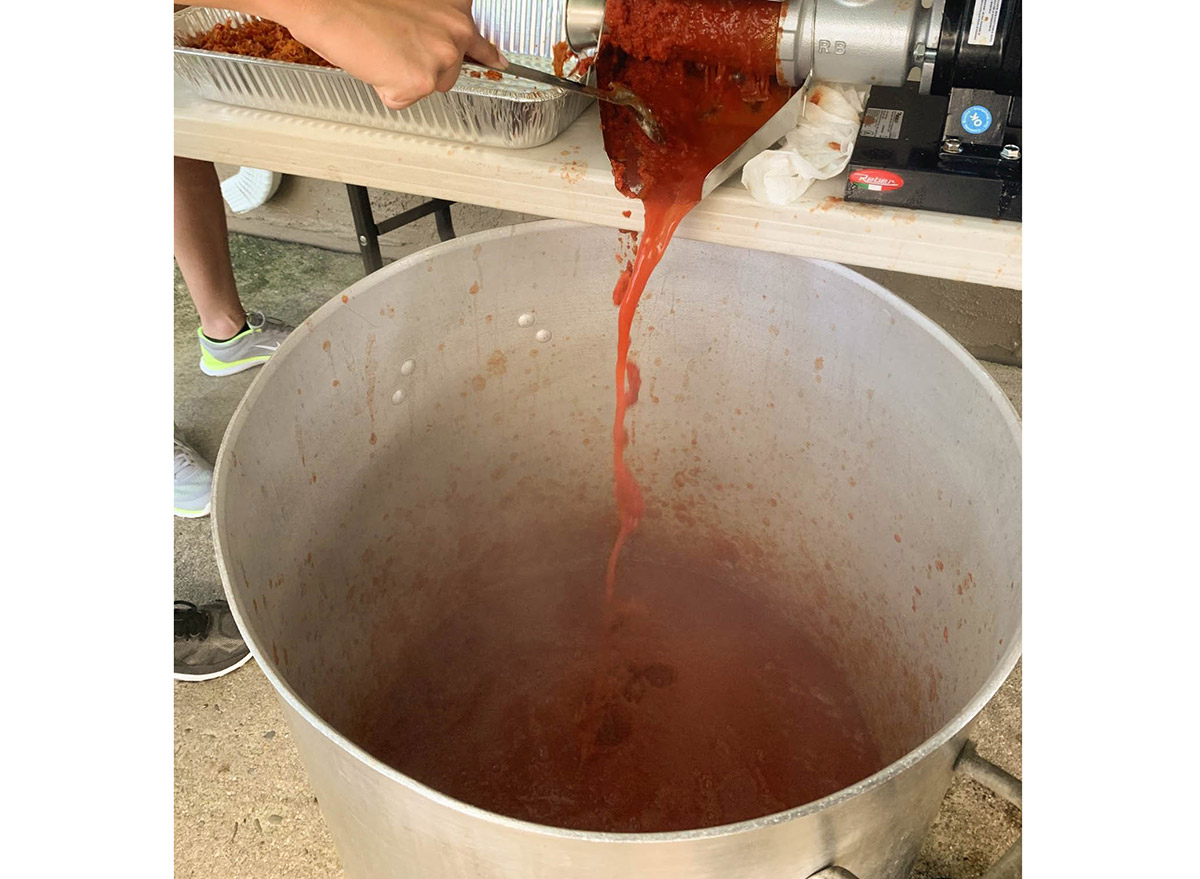 homemade sauce tomato presser
