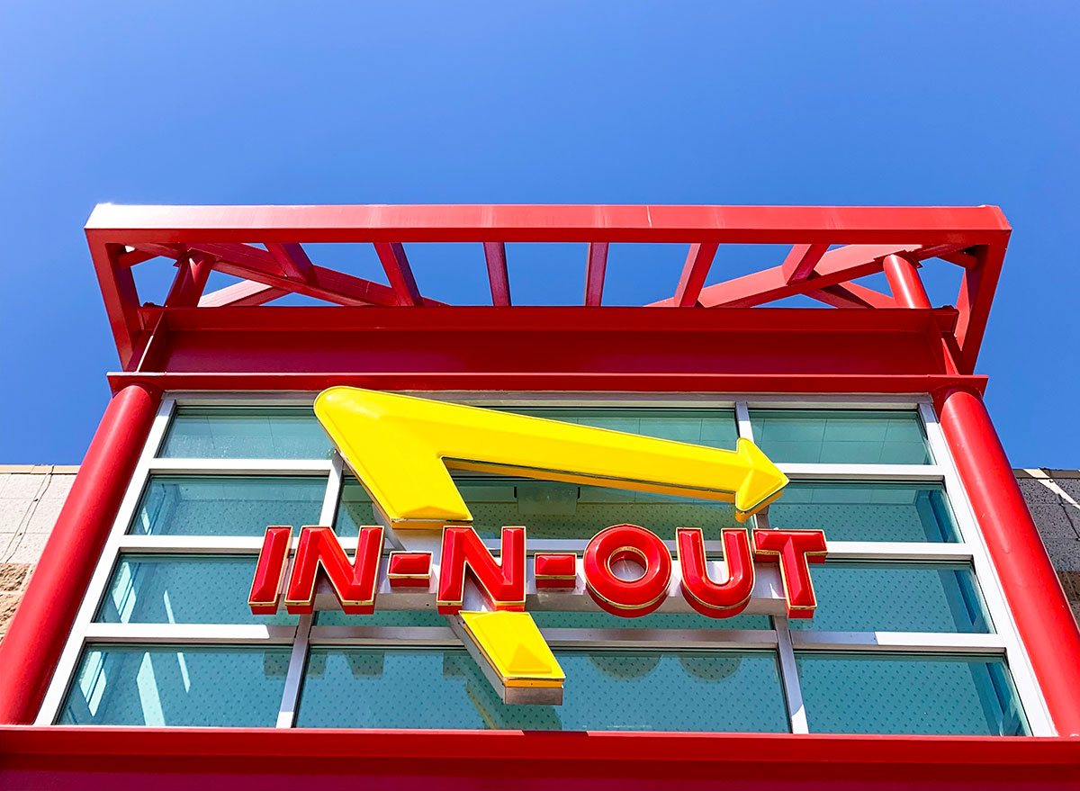 Exterior of In-n-Out in California