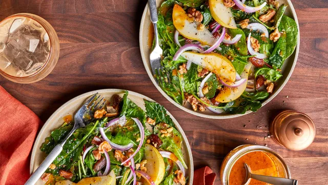 mixed greens salad with pears and pumpkin vinaigrette