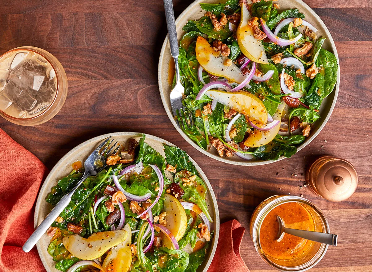 mixed greens salad with pears and pumpkin vinaigrette