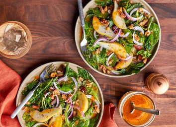 mixed greens salad with pears and pumpkin vinaigrette