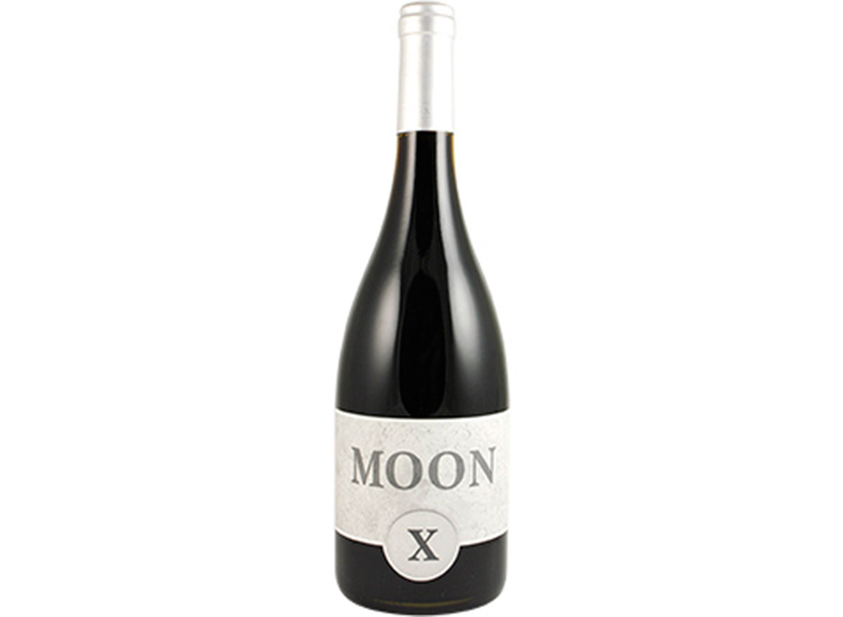 moonx pinor noir in bottle