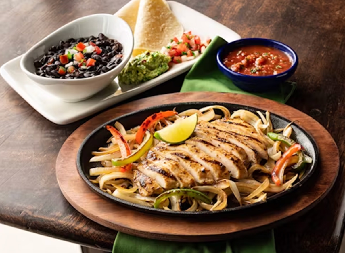calories in on the border classic grilled chicken fajitas without rice beans tortillas or condiments