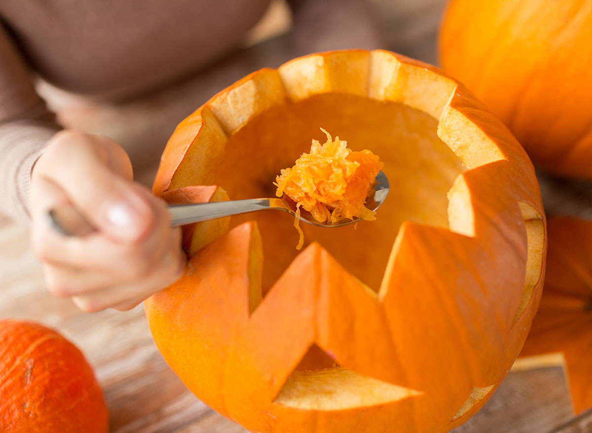 pumpkin pulp scoop