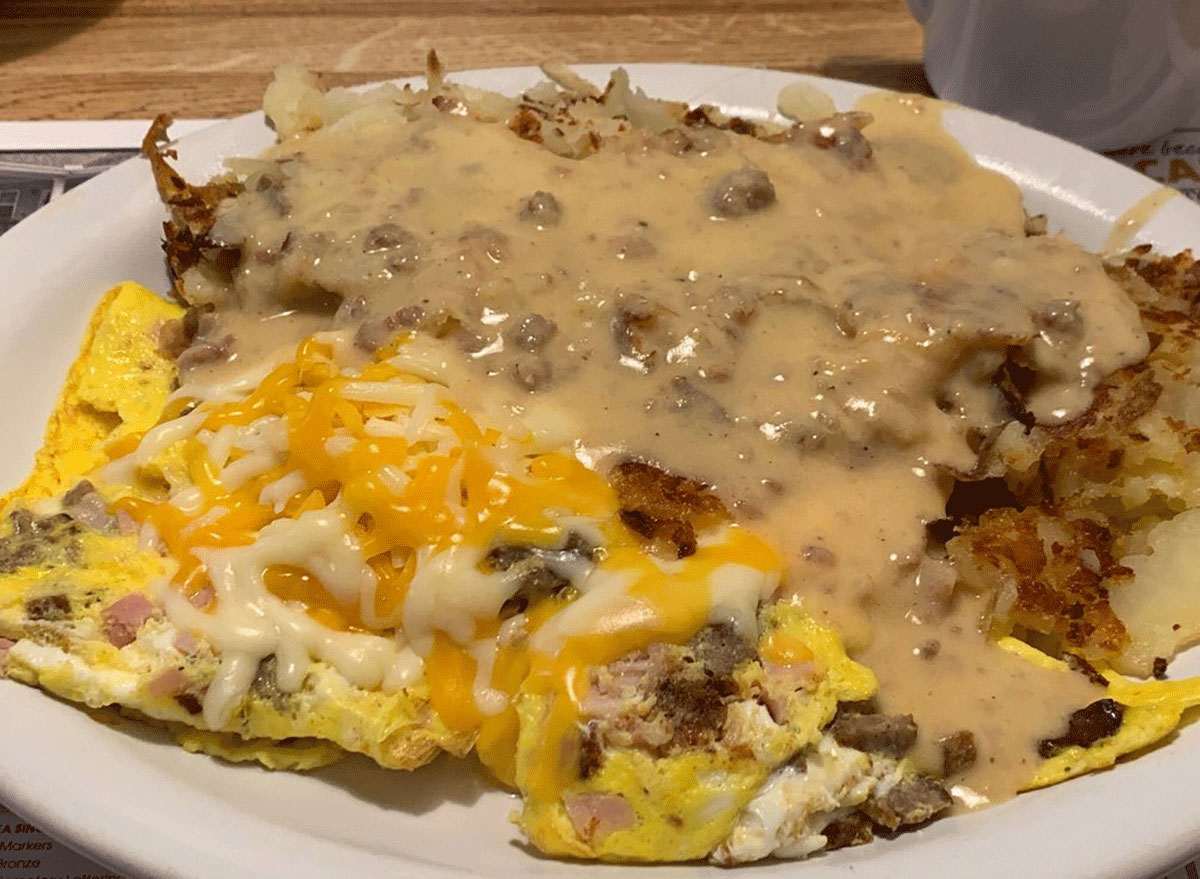 sausage and cheese omelette at scott's diner