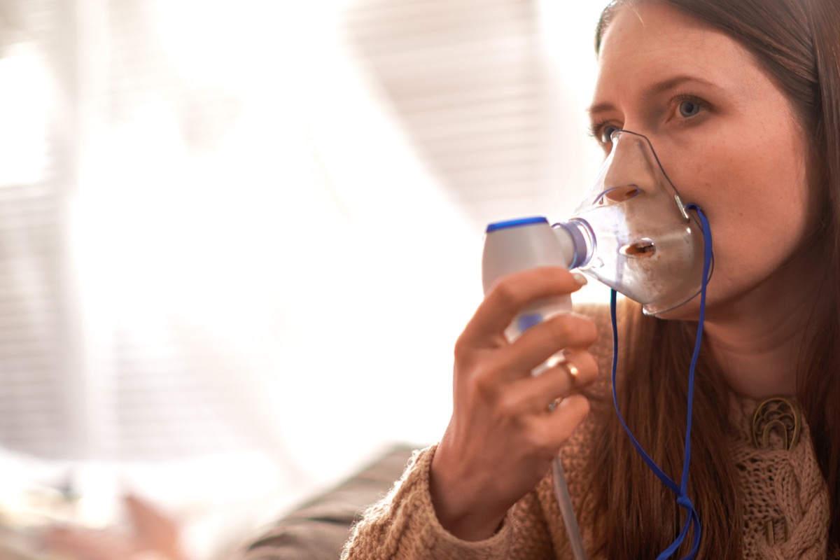 woman makes inhalation nebulizer at home