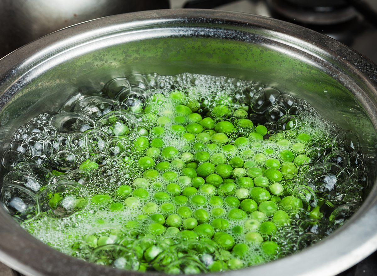 green peas cooking