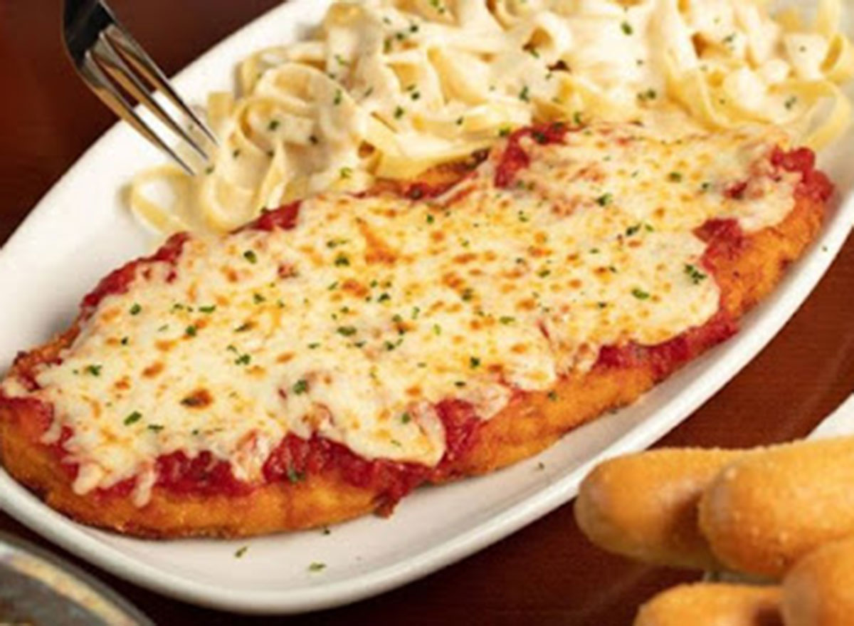 olive garden giant chicken parmigiana