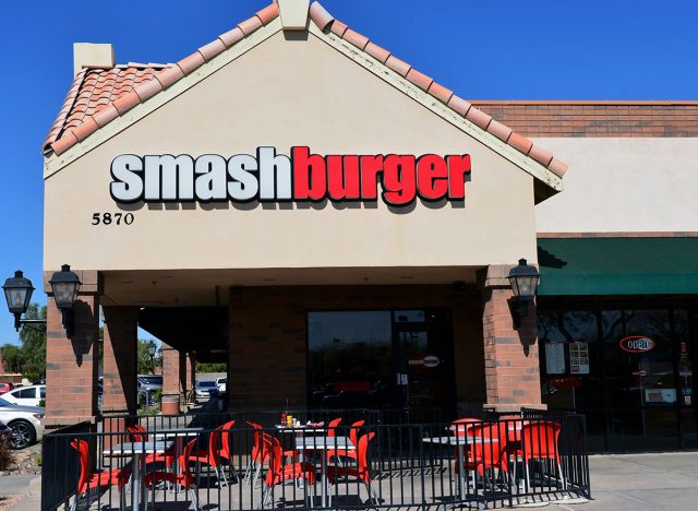Vitrina magazinului Smashburger