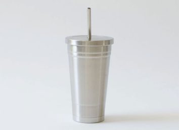 stainless steel tumblr with straw