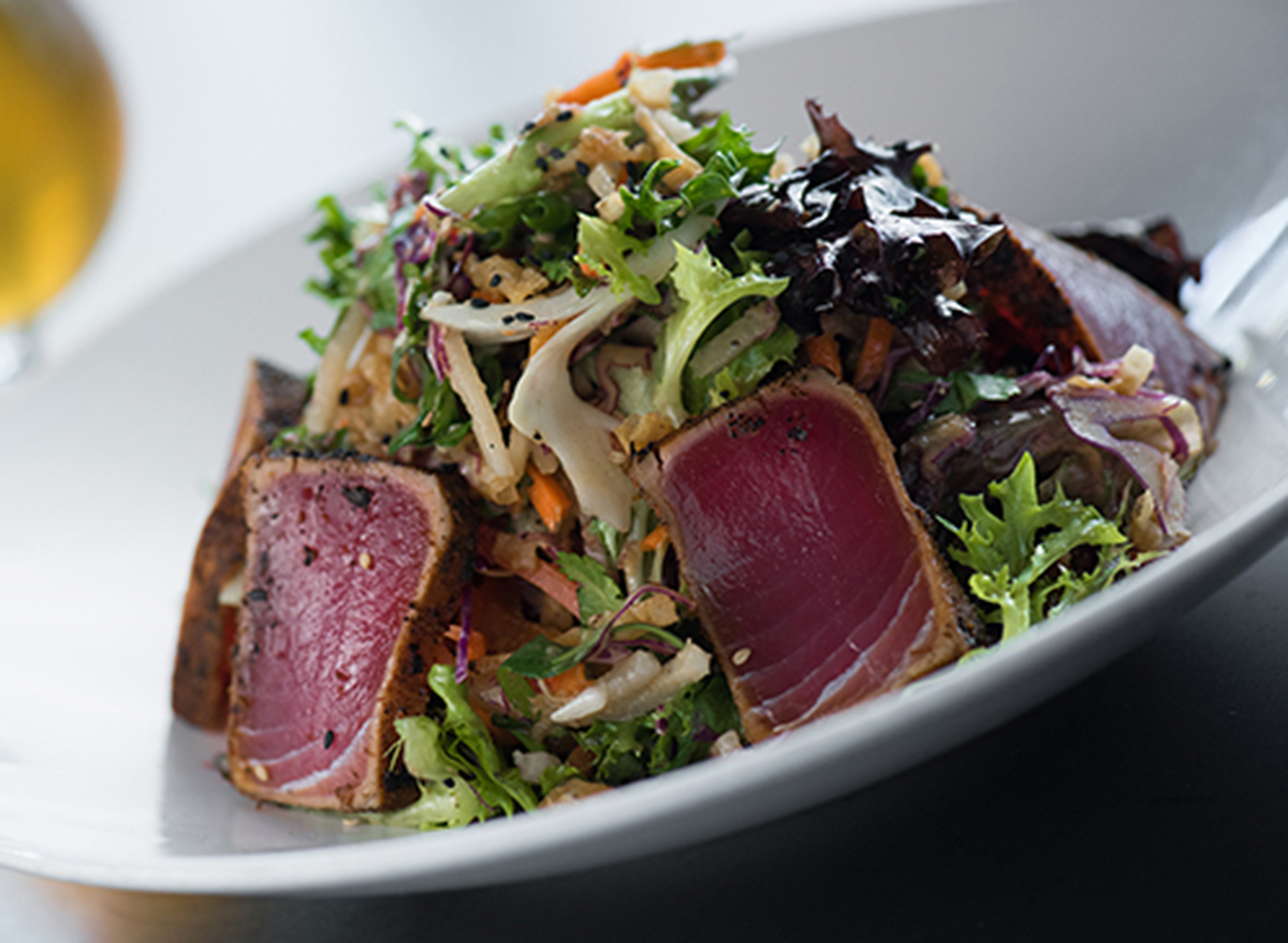 yardhouse ahi crunchy salad