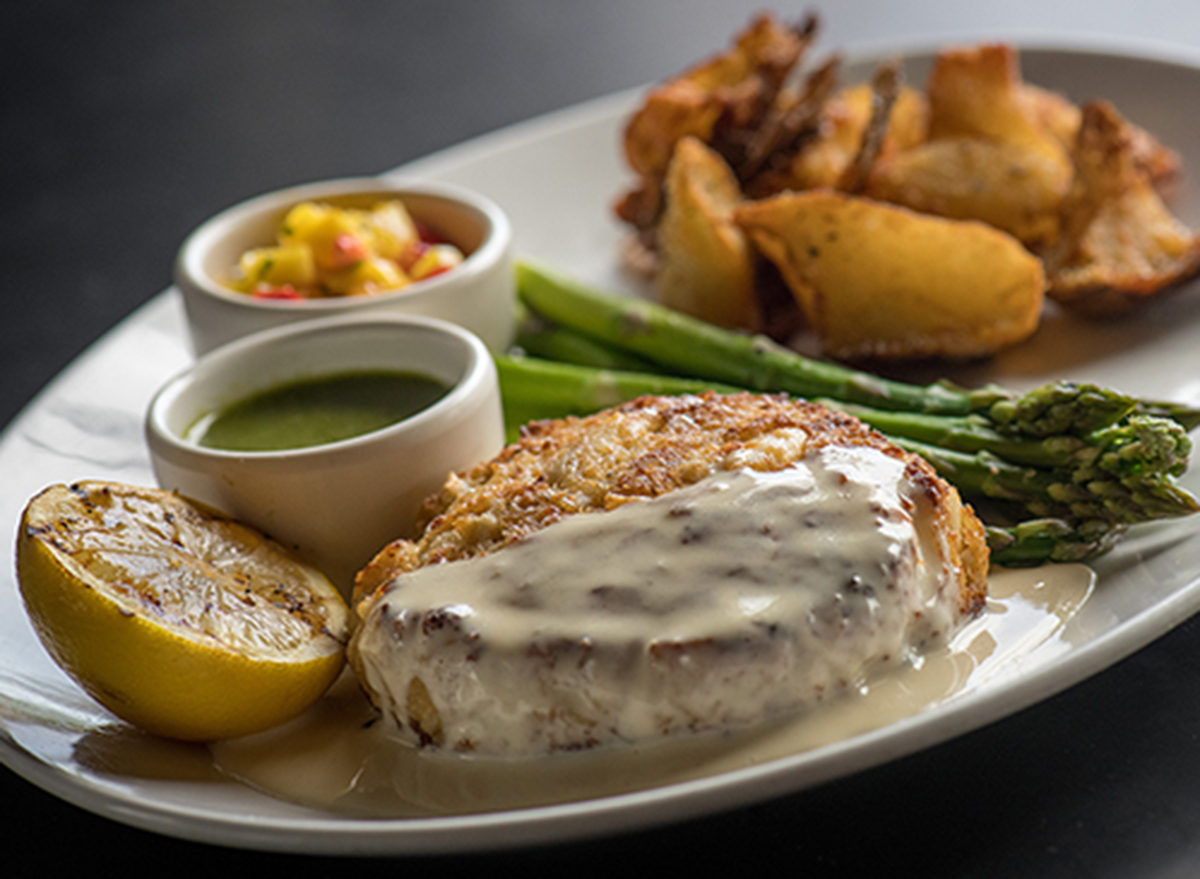 yardhouse crab cake