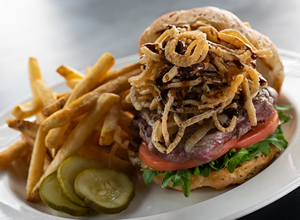 yardhouse filet white cheddar melt