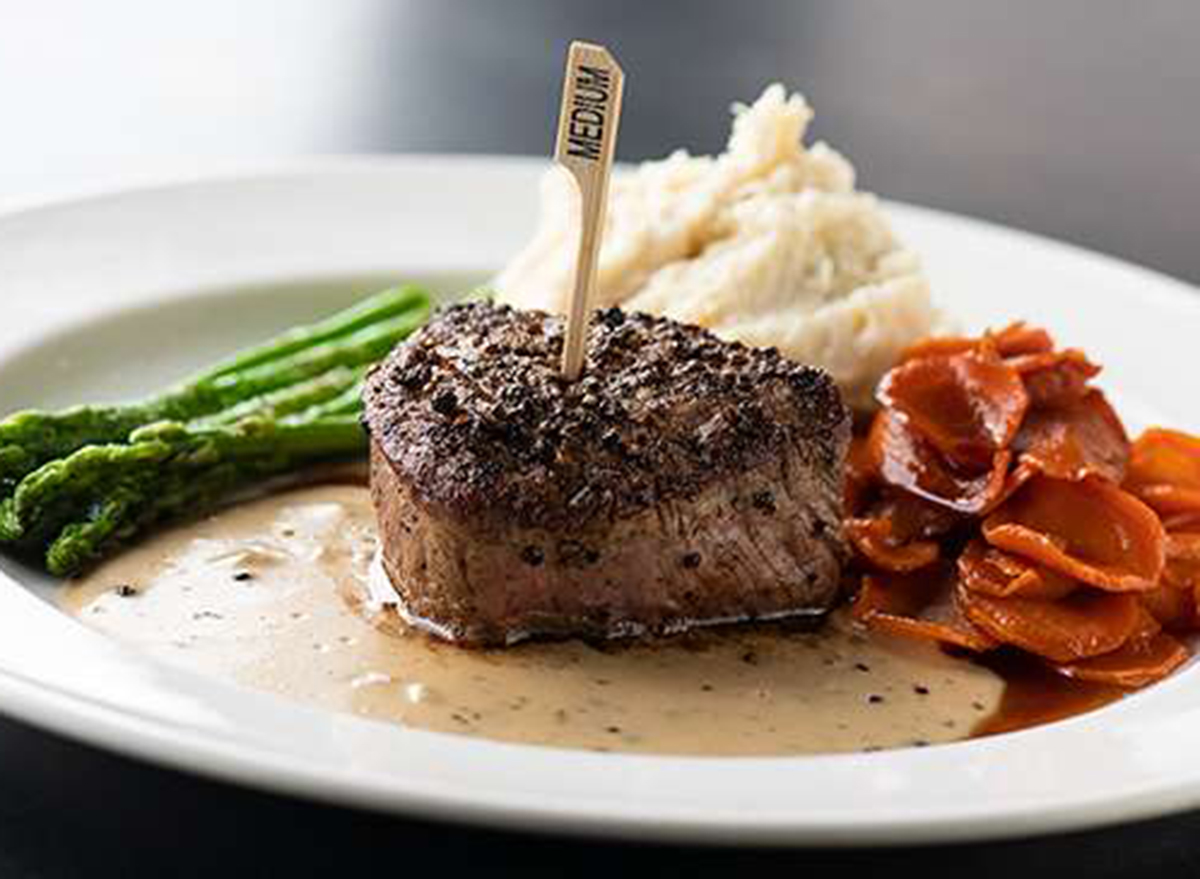 yardhouse pepper crusted filet