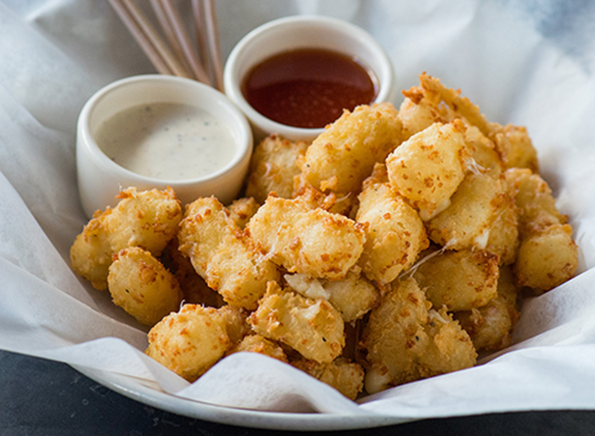 yardhouse wisconsin fried cheese curds