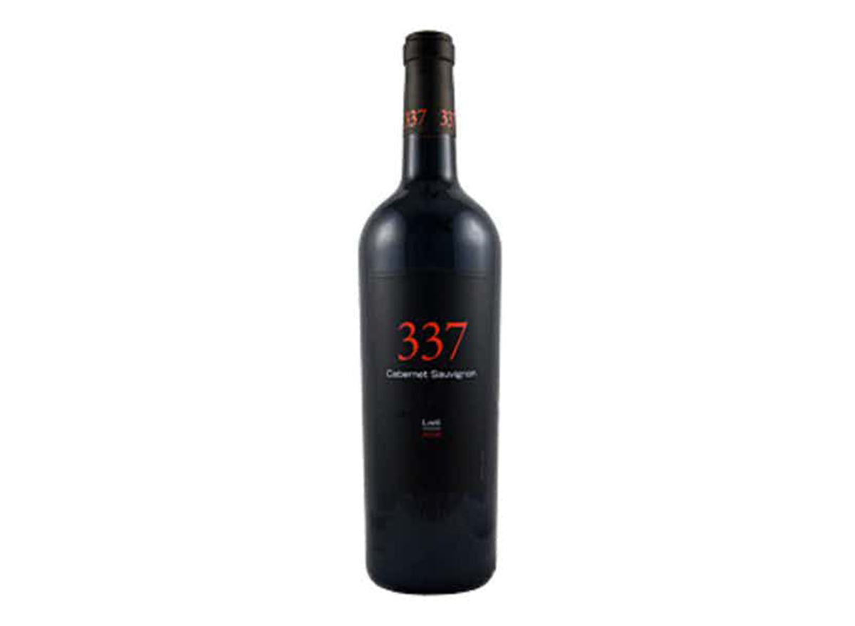 cabernet sauvignon in bottle